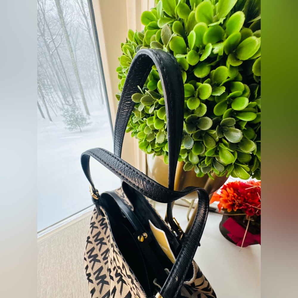 Michael Kors Signature Black and Tan Tote - Picture 6 of 10